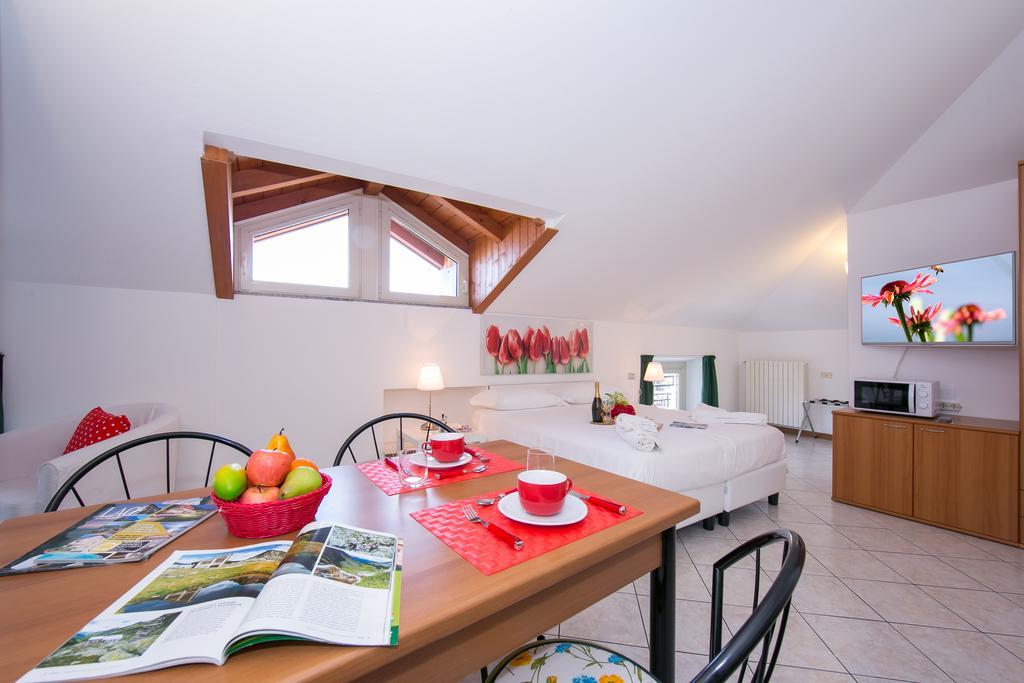 Residence Riva Del Lario Gravedona Eksteriør bilde