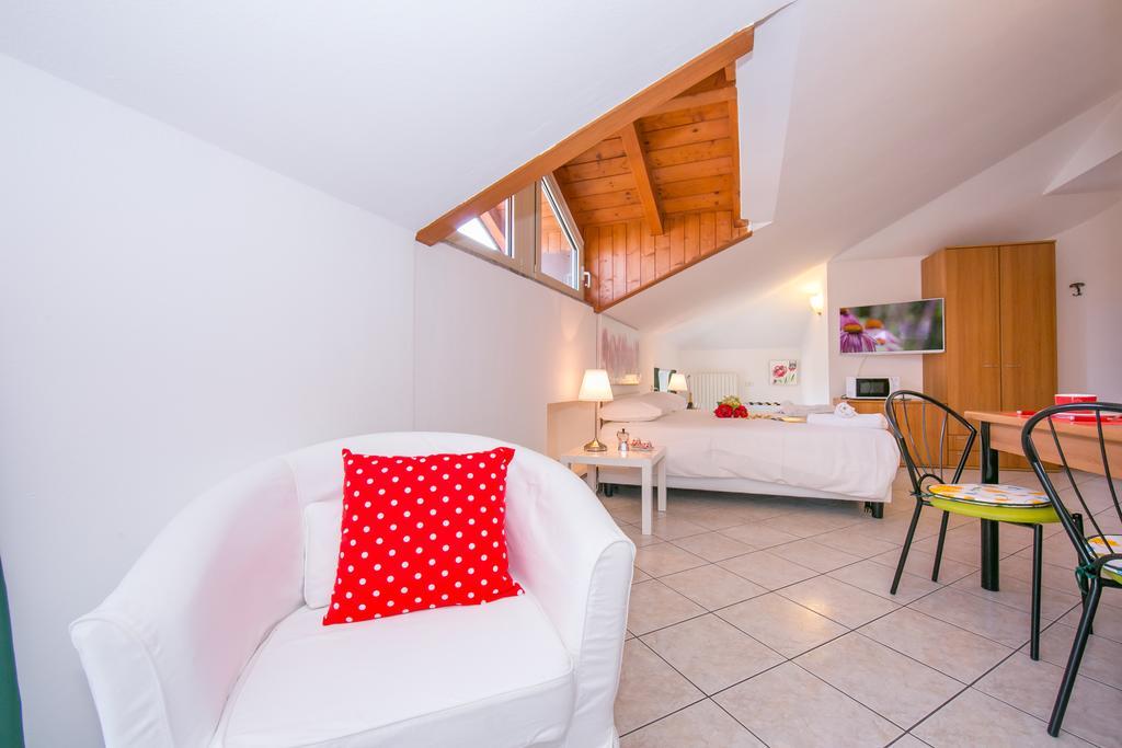 Residence Riva Del Lario Gravedona Eksteriør bilde